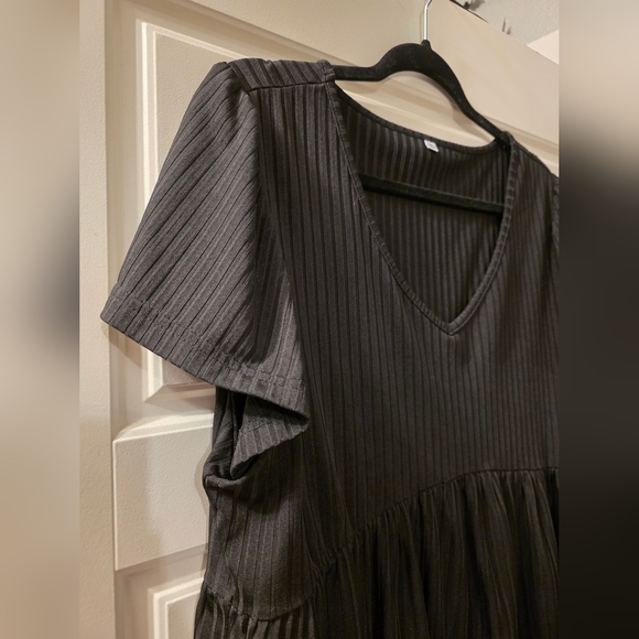 Short Sleeved Blouse With V Neck - Picture 2 of 6